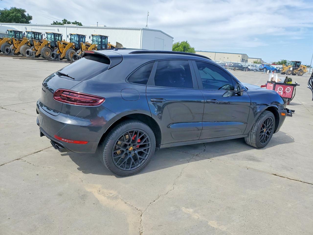 2018 PORSCHE Macan