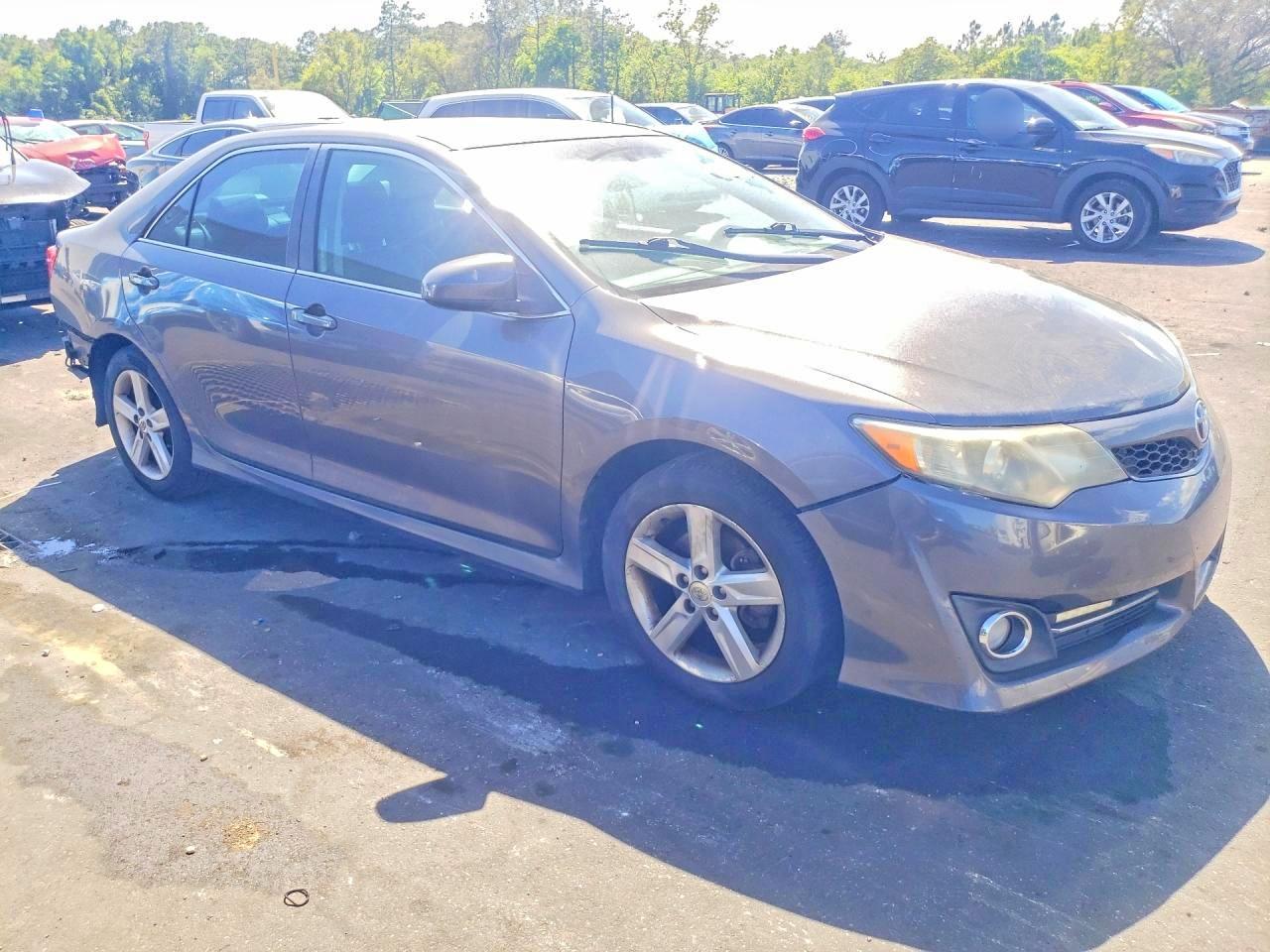 2014 TOYOTA CAMRY