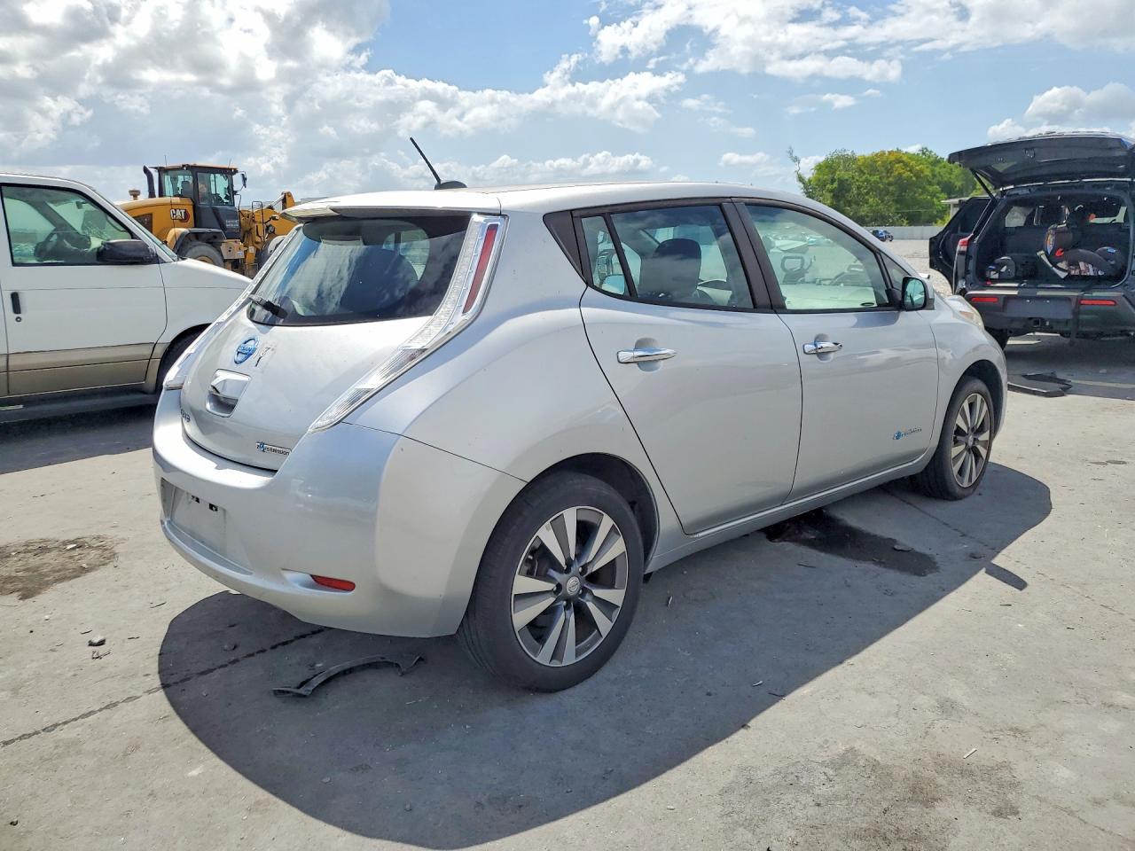 2015 NISSAN LEAF