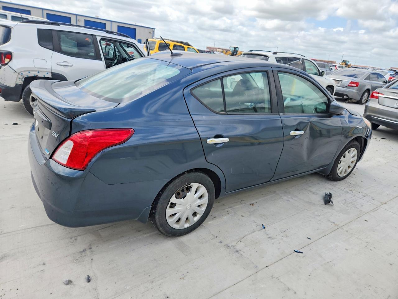 2016 NISSAN VERSA