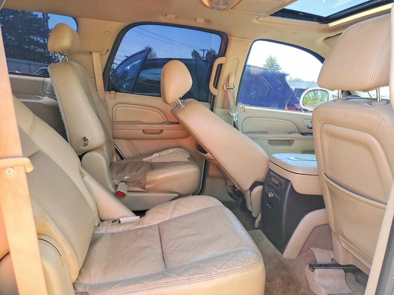 2010 CADILLAC ESCALADE
