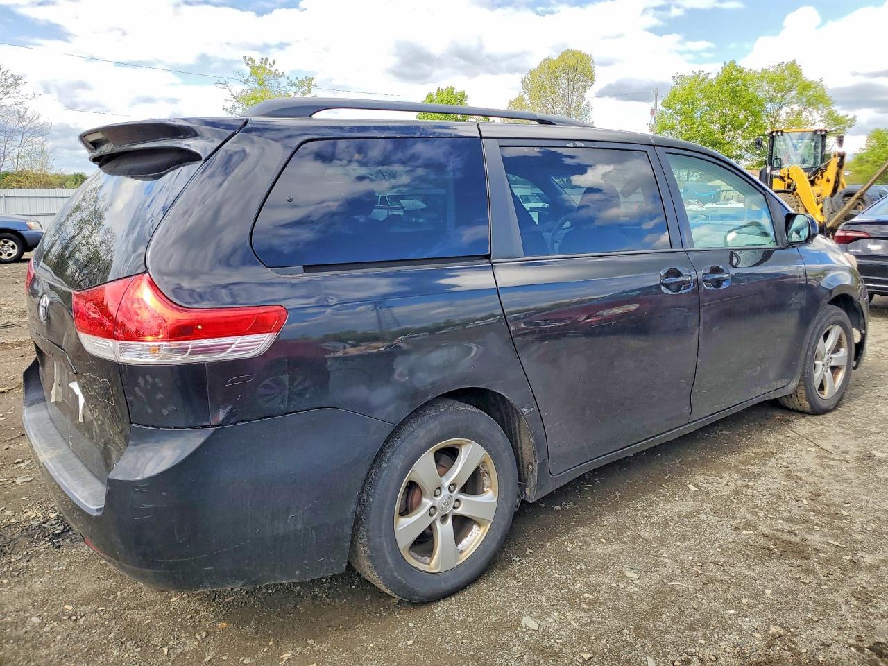 2013 TOYOTA SIENNA
