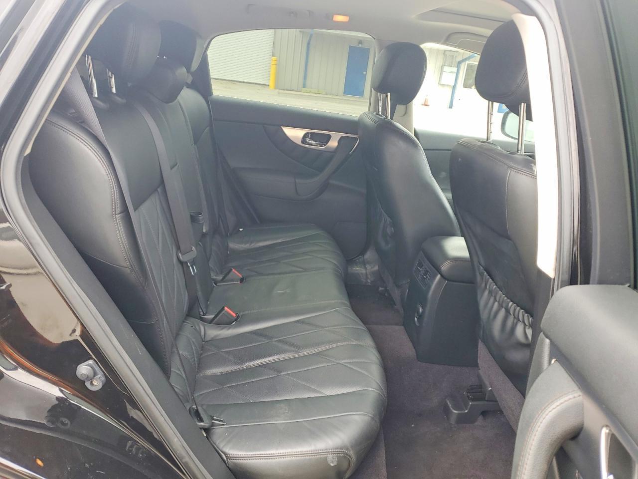 2011 INFINITI FX35