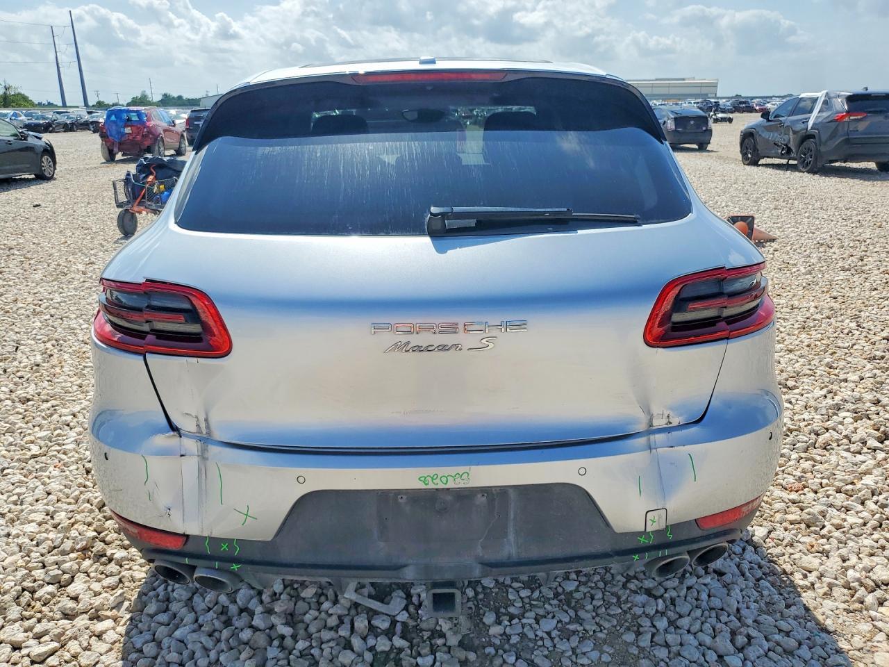 2017 PORSCHE Macan