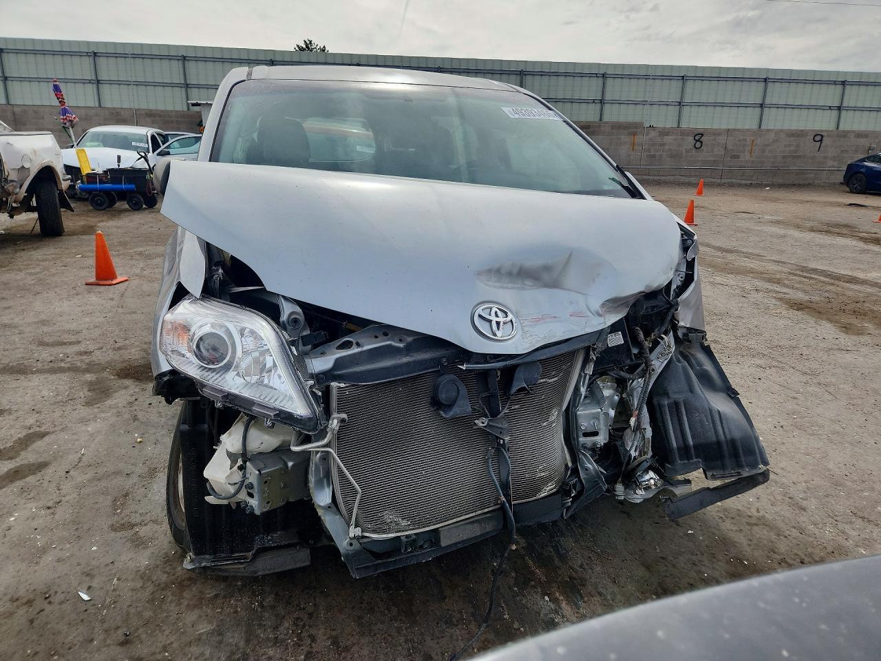 2015 TOYOTA SIENNA