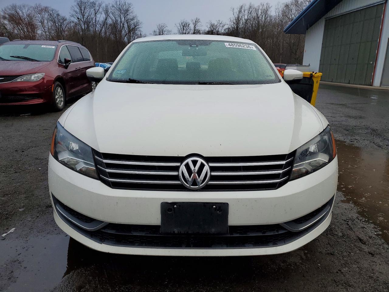 2014 VOLKSWAGEN Passat