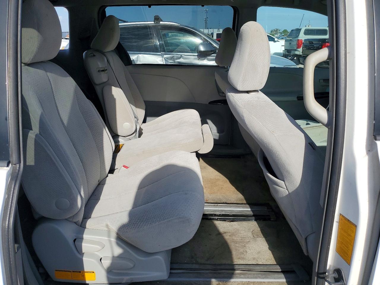 2012 TOYOTA SIENNA