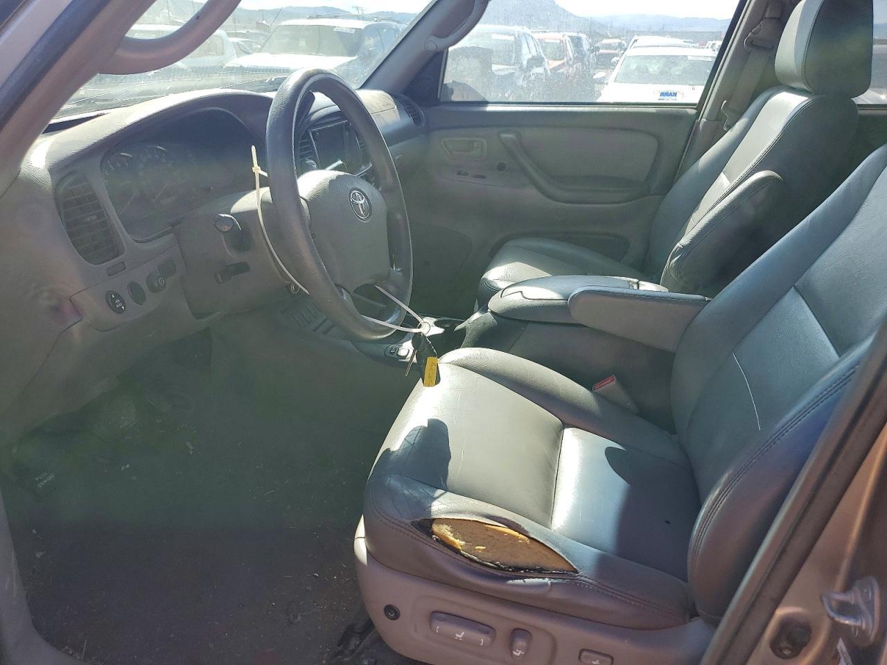 2005 TOYOTA Sequoia