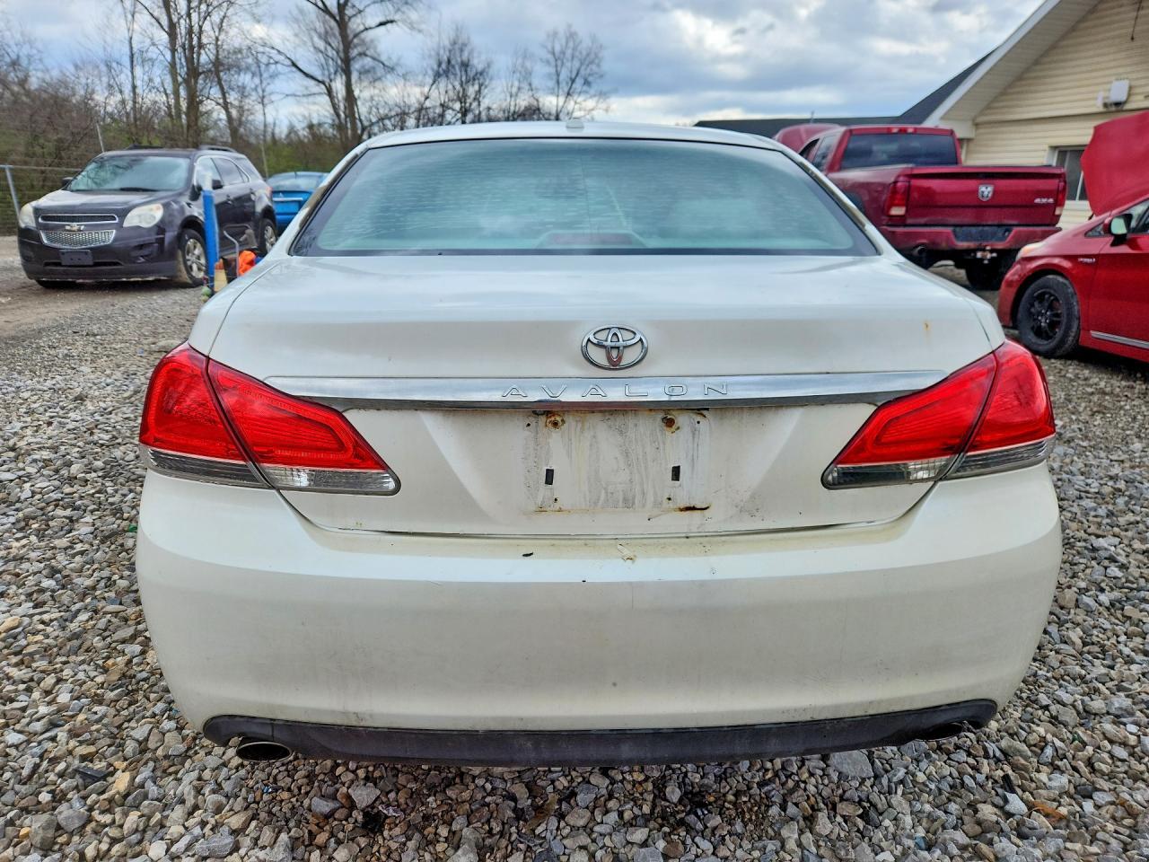 2011 TOYOTA Avalon