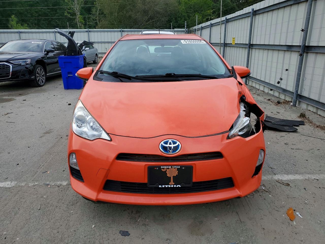 2014 TOYOTA Prius c