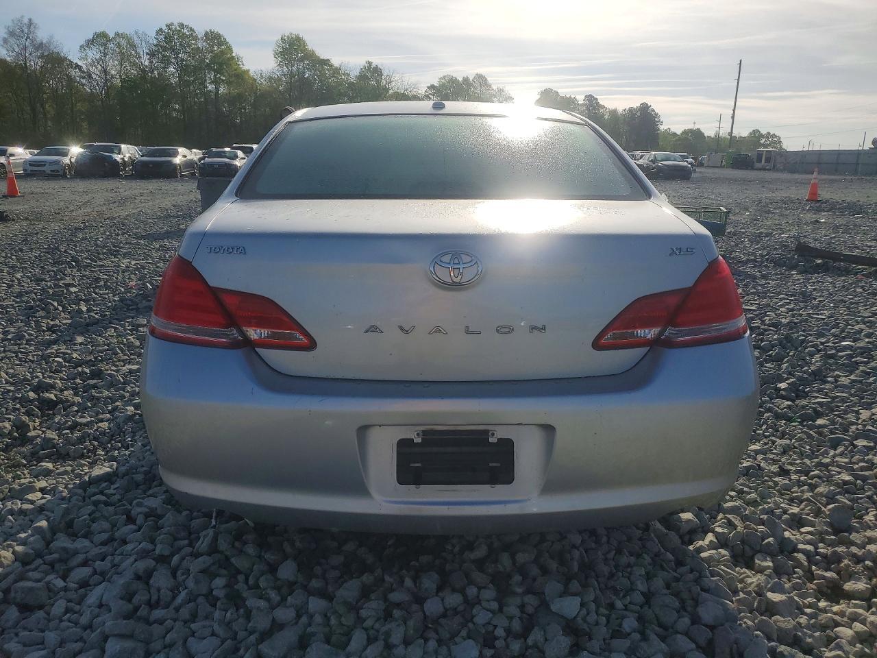 2010 TOYOTA Avalon