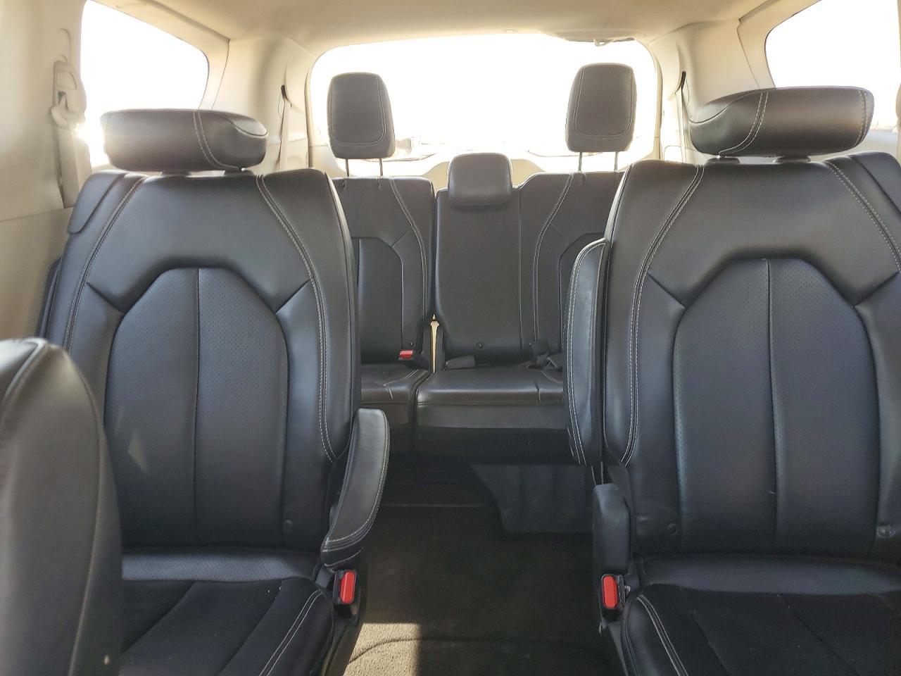 2020 CHRYSLER Voyager