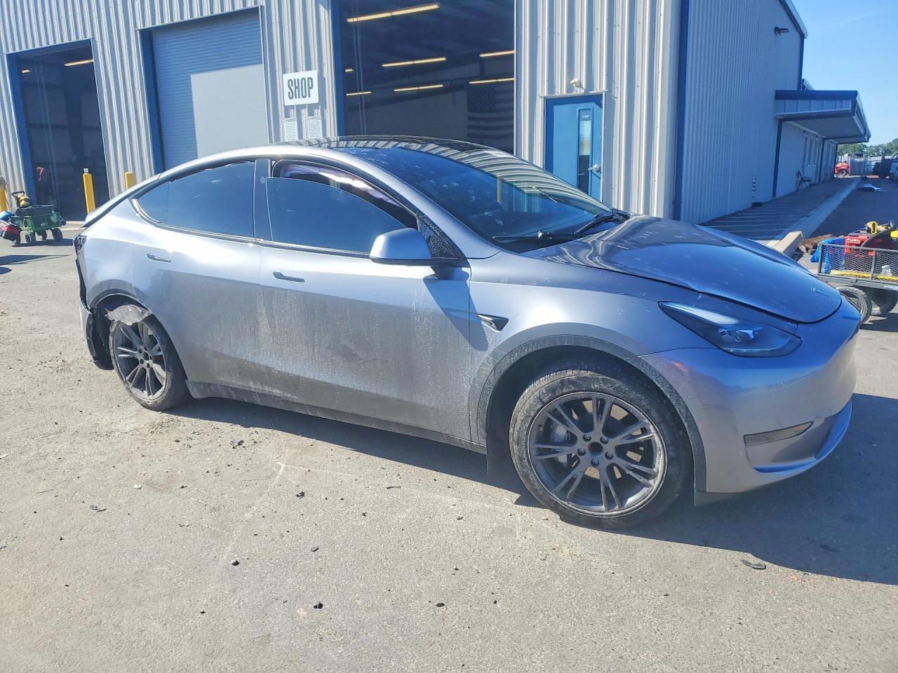 2024 TESLA MODEL Y