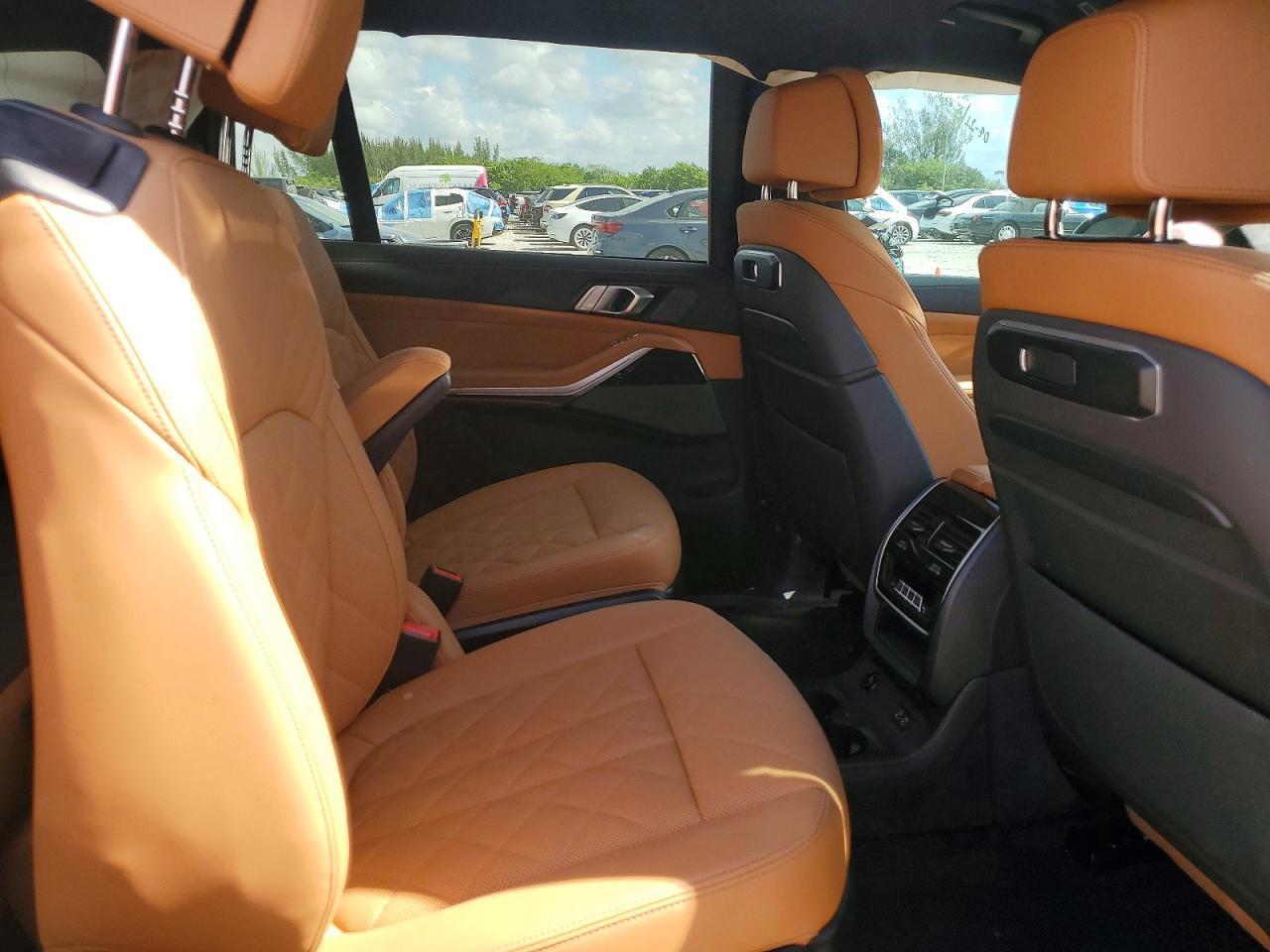 2025 BMW X7