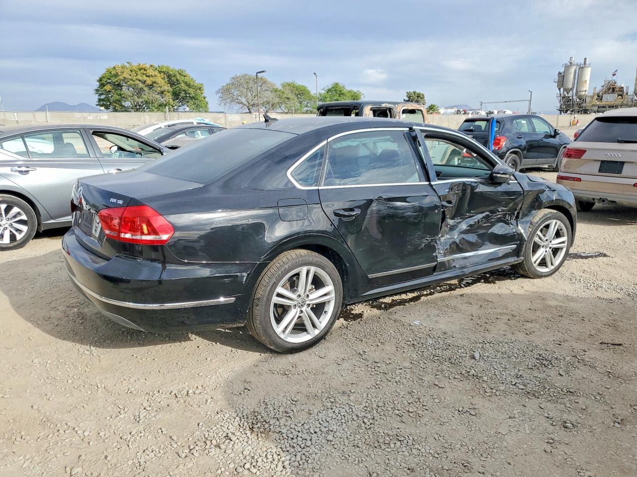 2012 VOLKSWAGEN Passat
