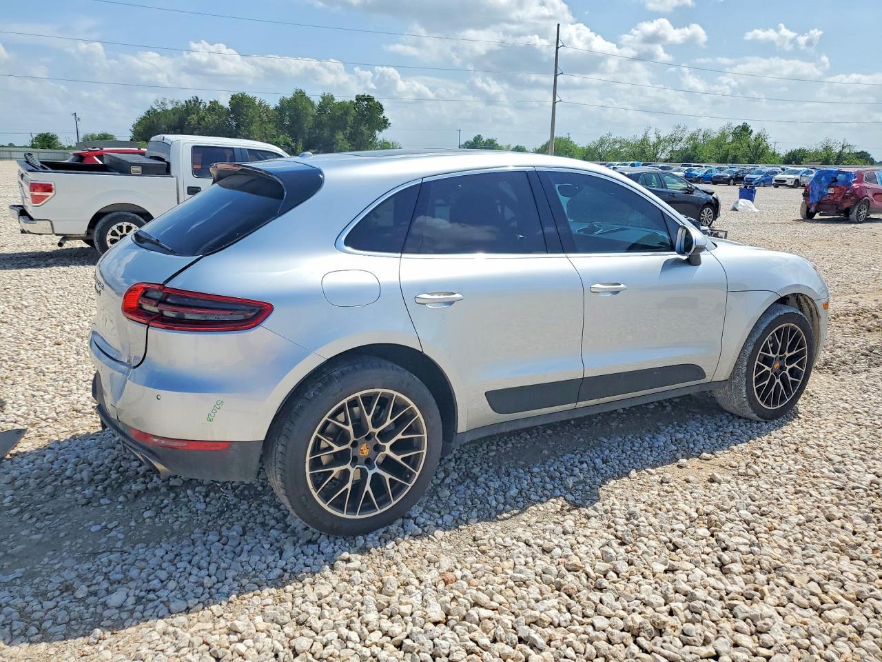 2017 PORSCHE Macan