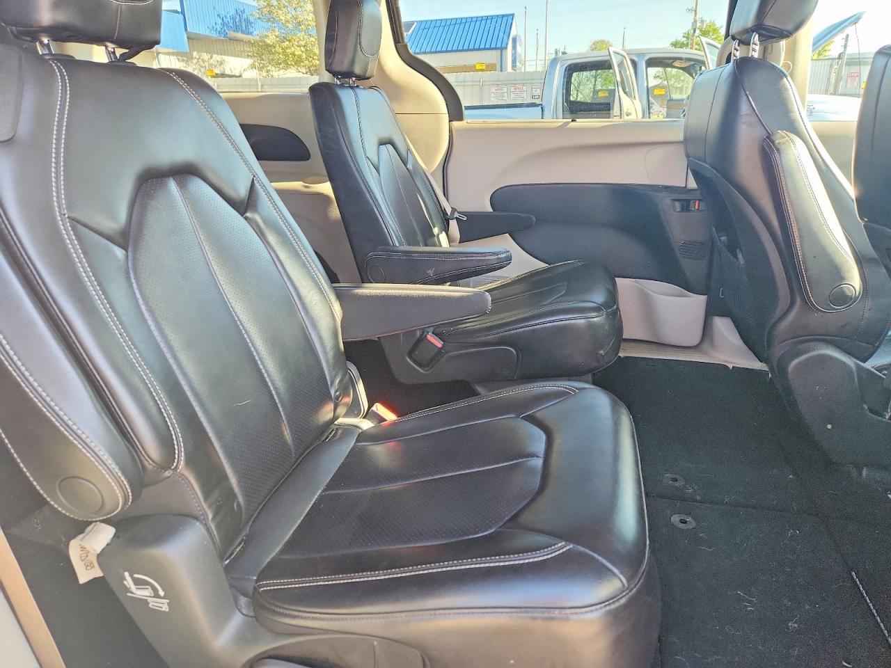 2020 CHRYSLER Voyager