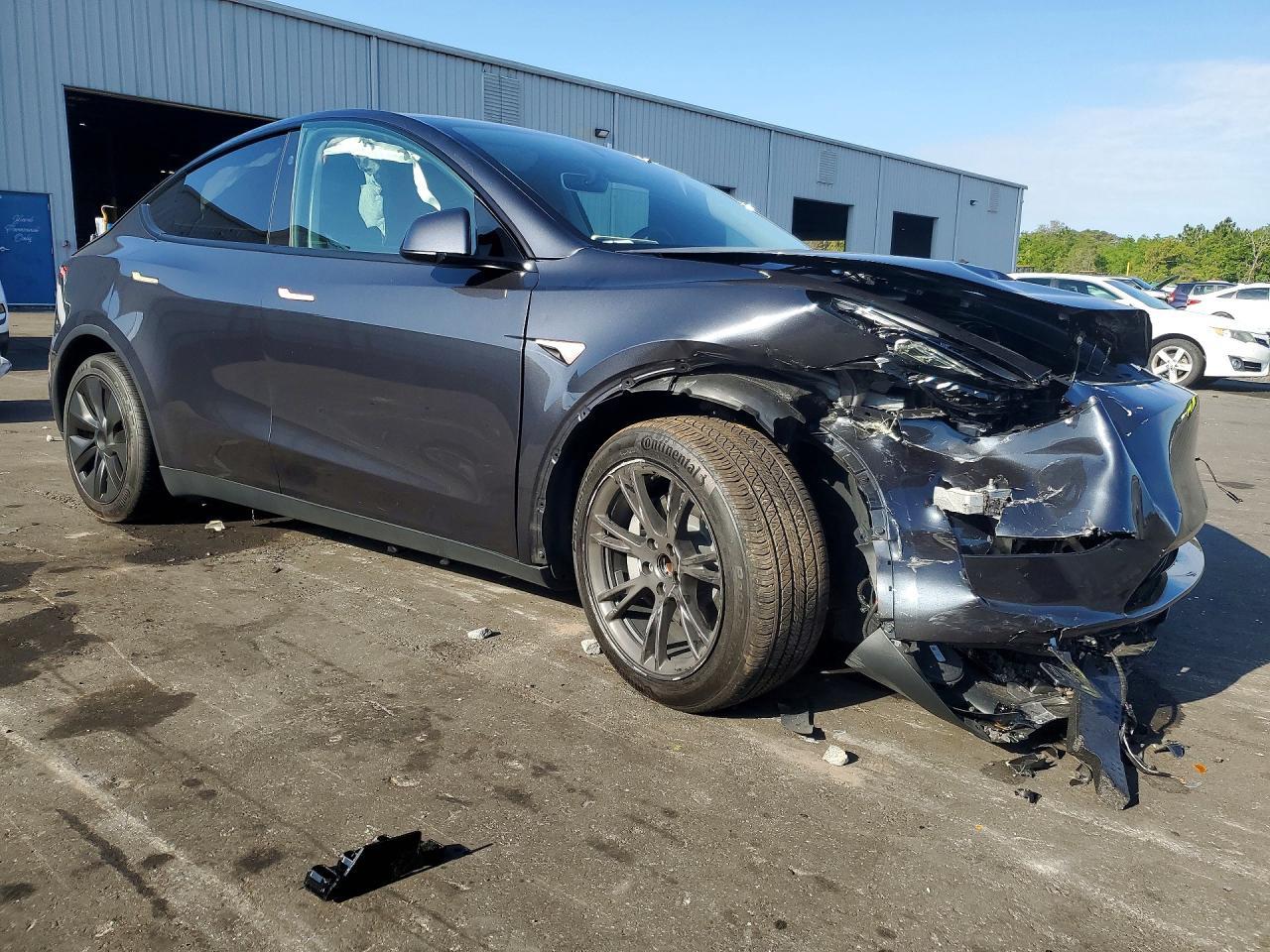 2025 TESLA MODEL Y