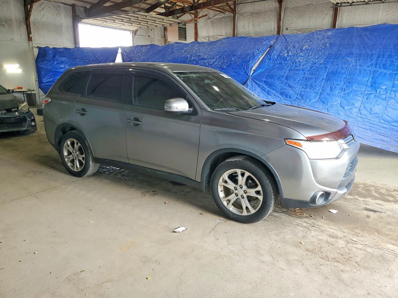 2015 MITSUBISHI outlander