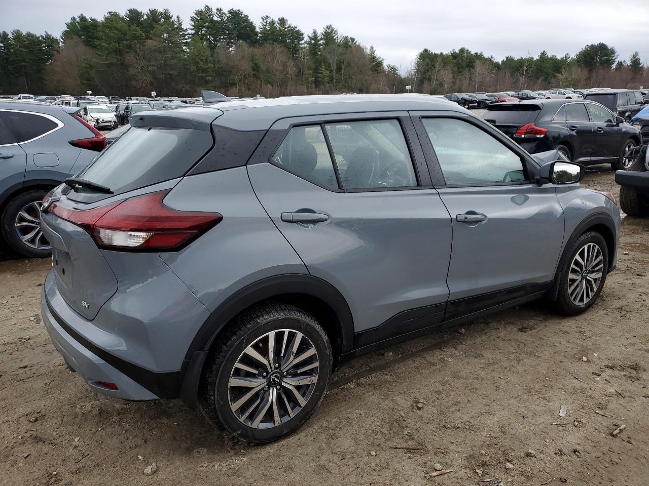 2023 NISSAN KICKS