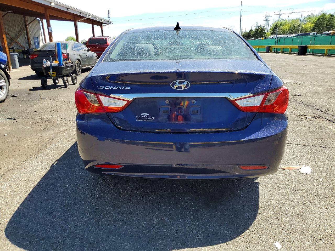2011 HYUNDAI SONATA
