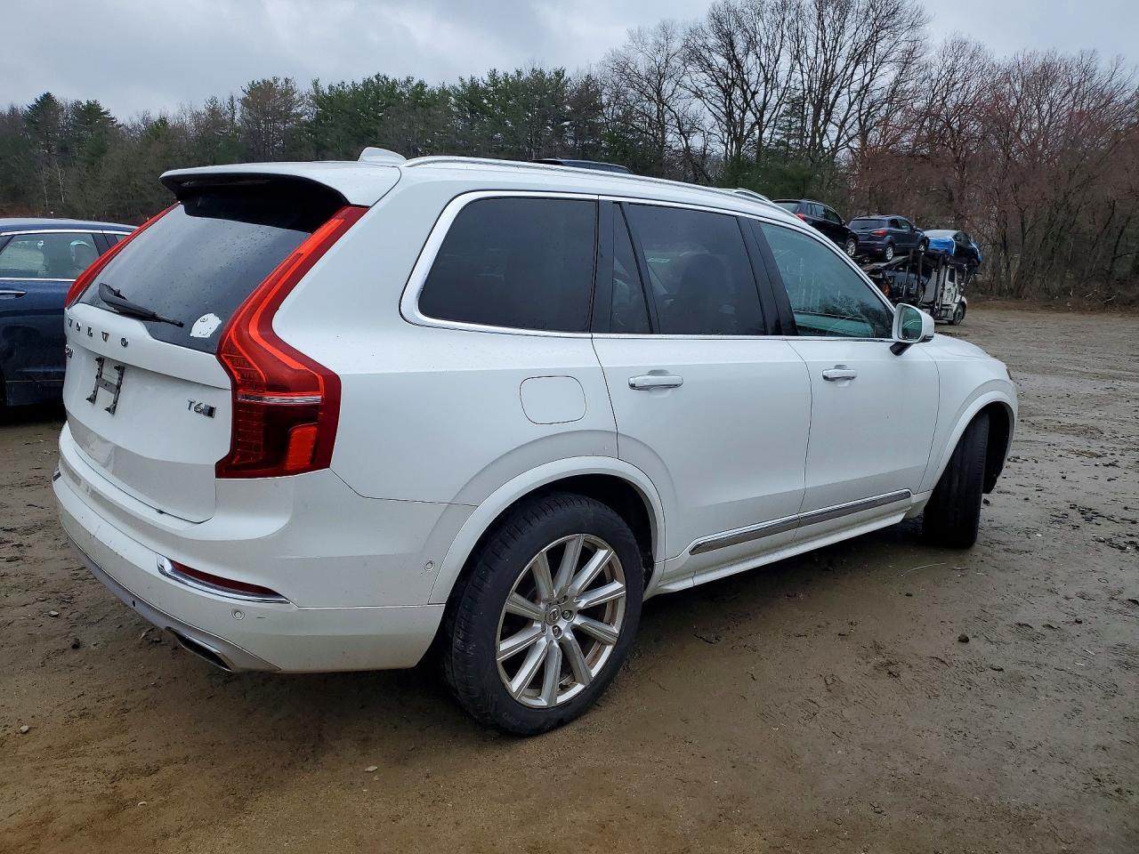 2016 VOLVO XC90