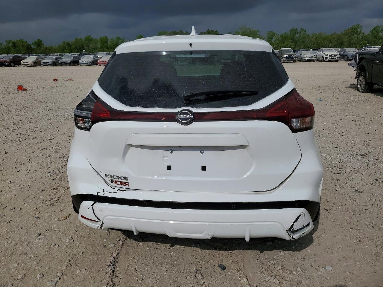 2024 NISSAN KICKS