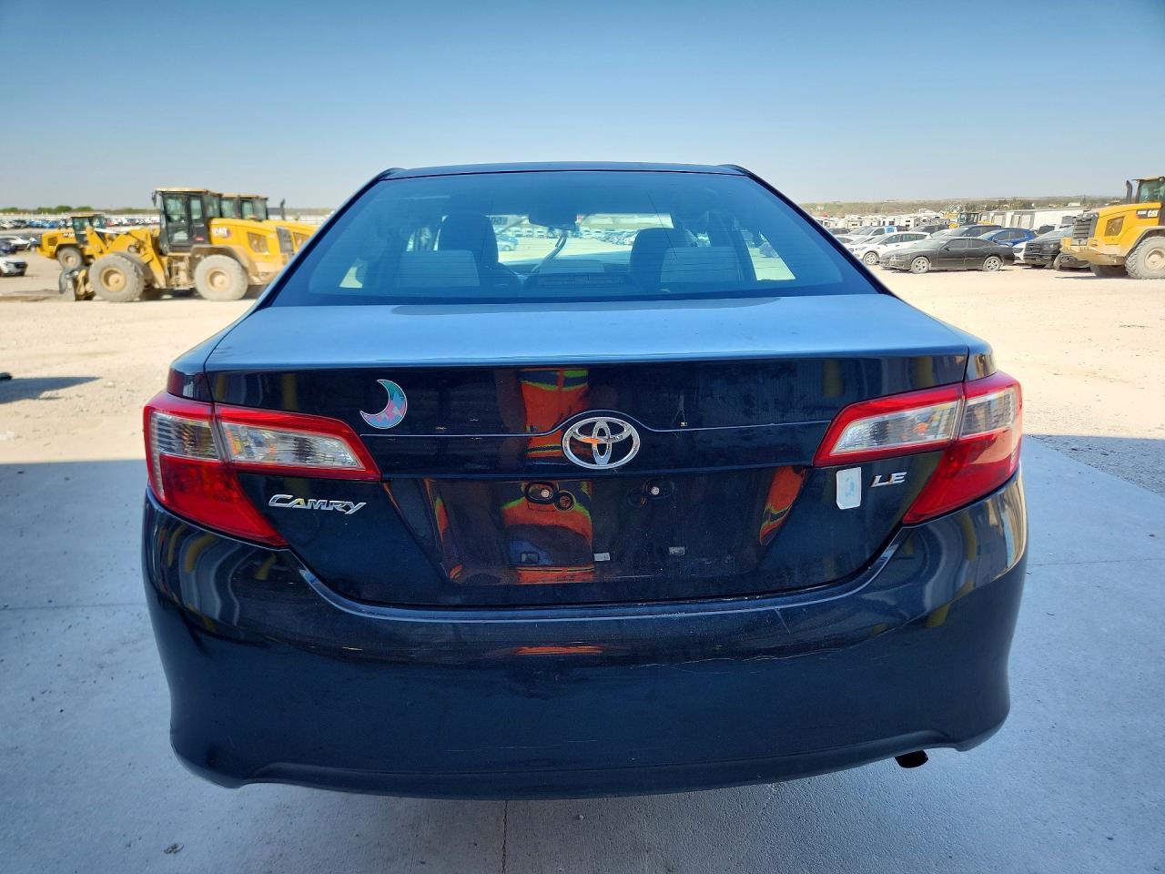 2014 TOYOTA CAMRY