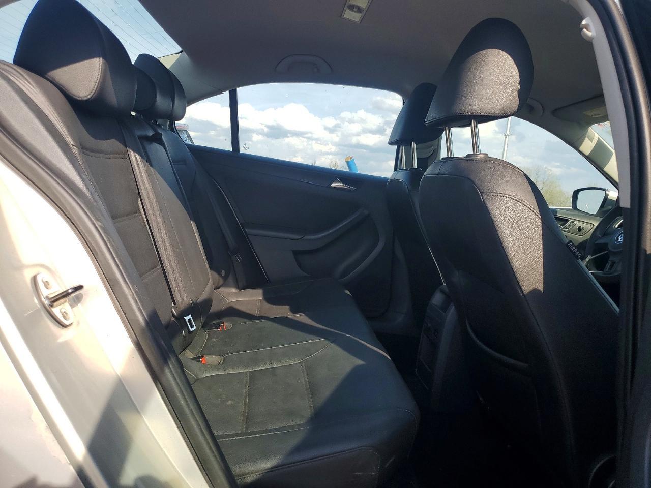 2011 VOLKSWAGEN JETTA