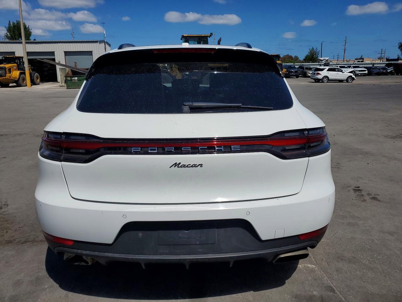 2021 PORSCHE Macan