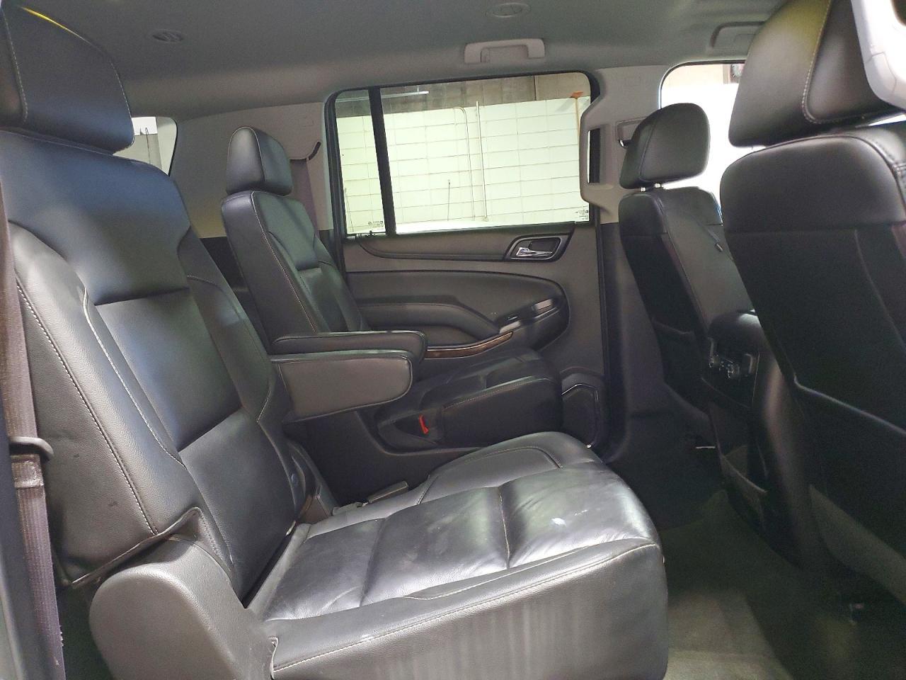 2016 CHEVROLET Suburban