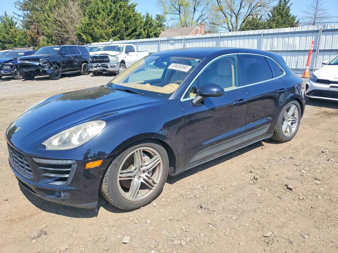 2015 PORSCHE Macan