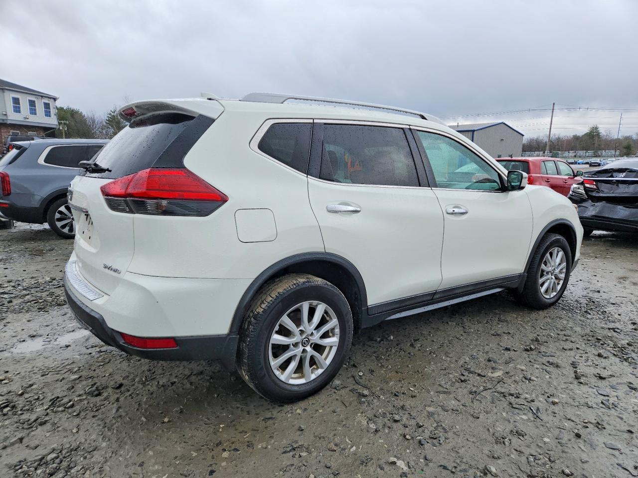 2017 NISSAN ROGUE
