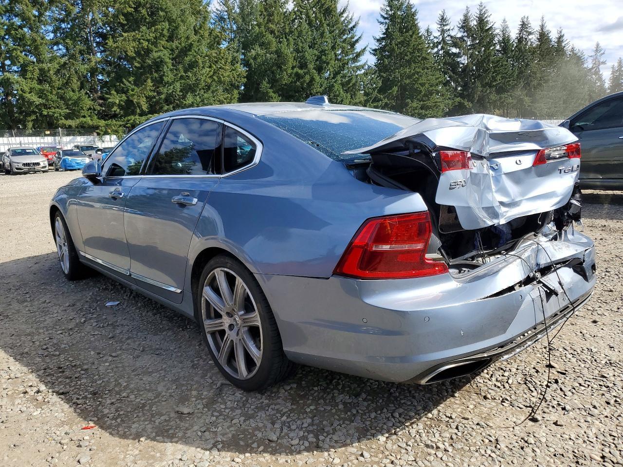 2017 VOLVO S90