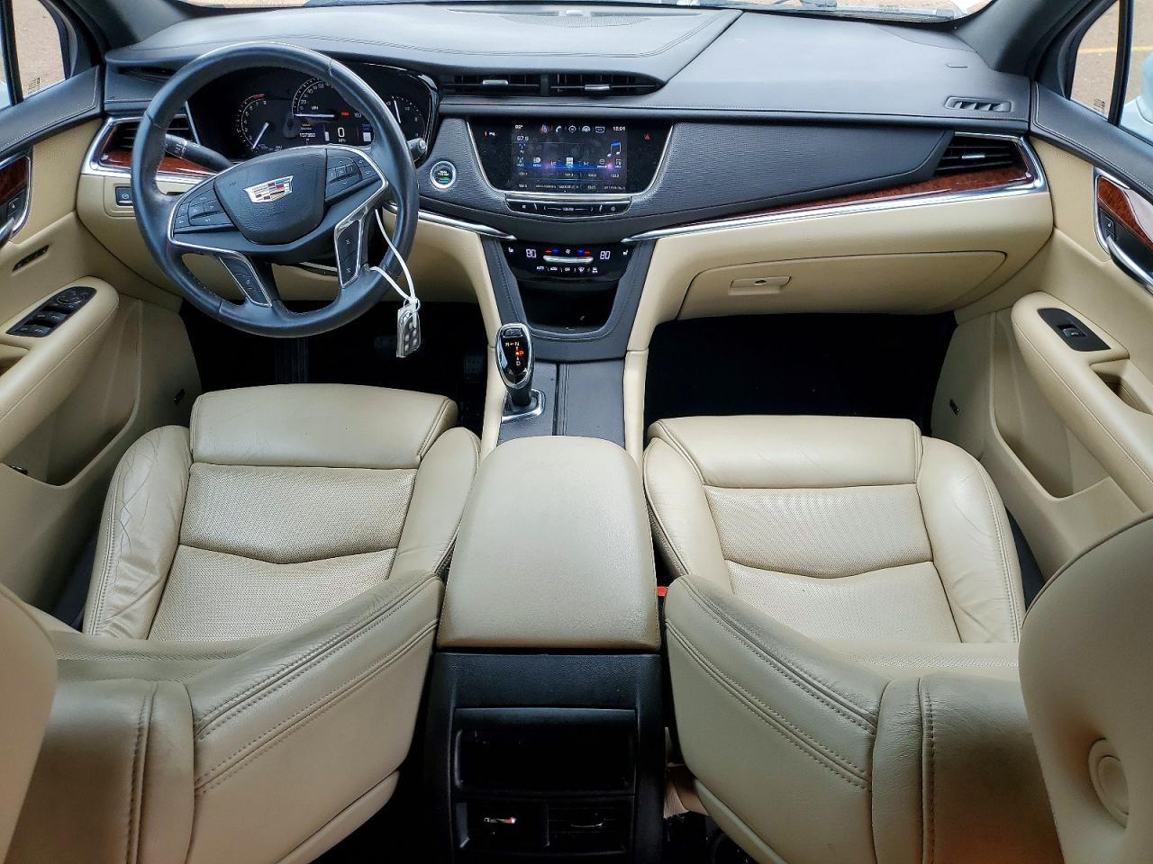 2017 CADILLAC XT5