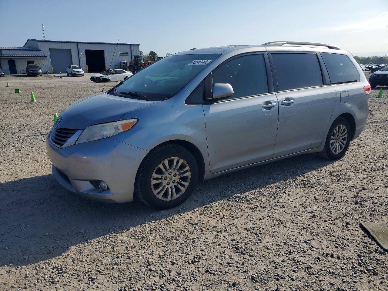 2013 TOYOTA SIENNA