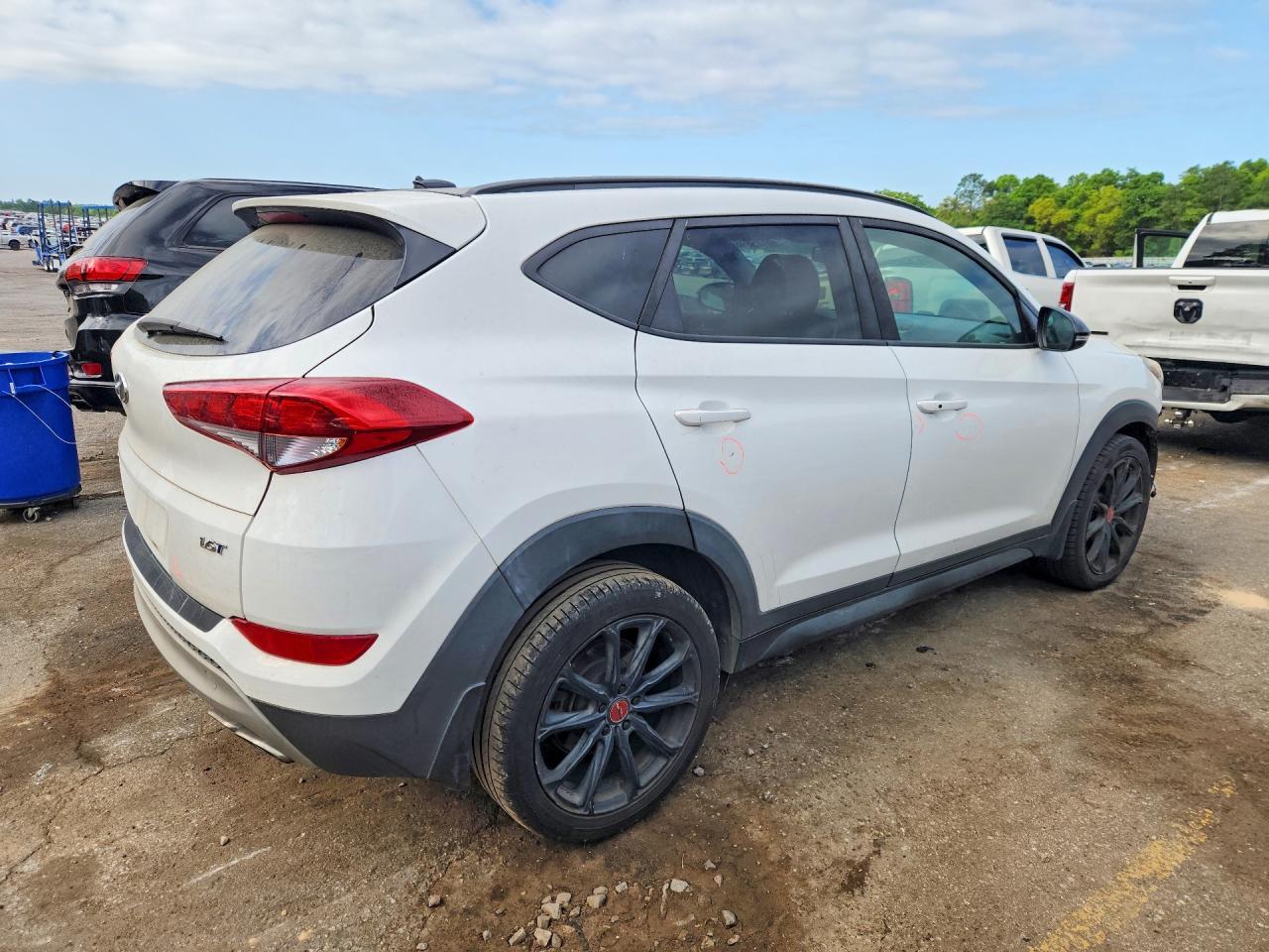 2017 HYUNDAI TUCSON