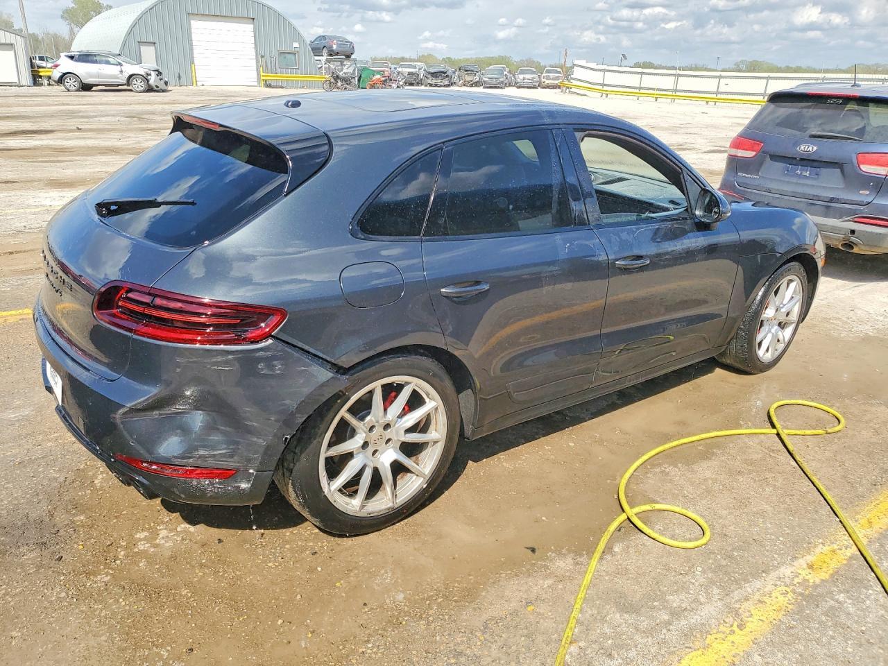 2017 PORSCHE Macan