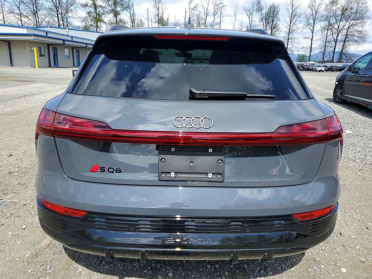 2024 AUDI SQ8