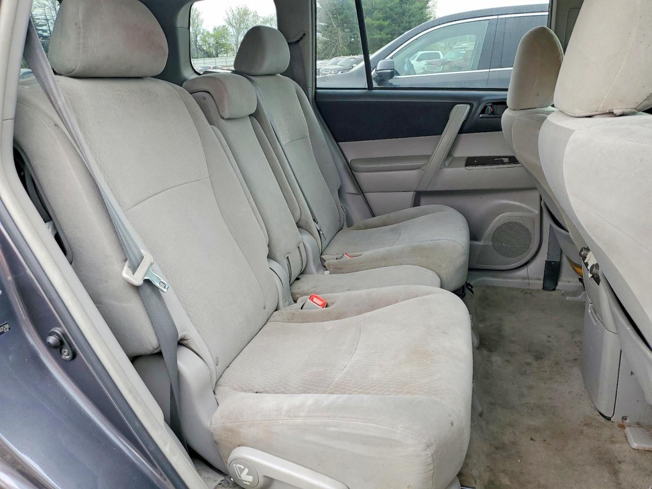 2010 TOYOTA HIGHLANDER