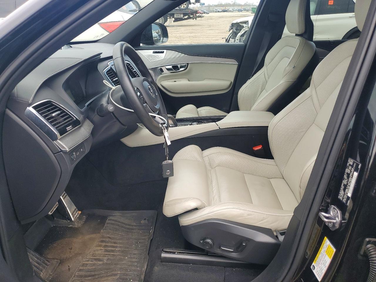 2022 VOLVO XC90