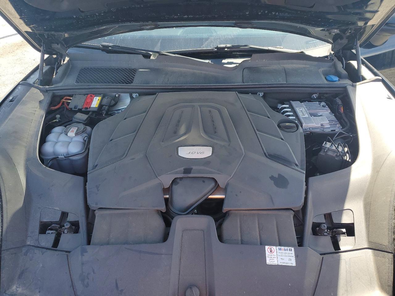 2021 PORSCHE CAYENNE