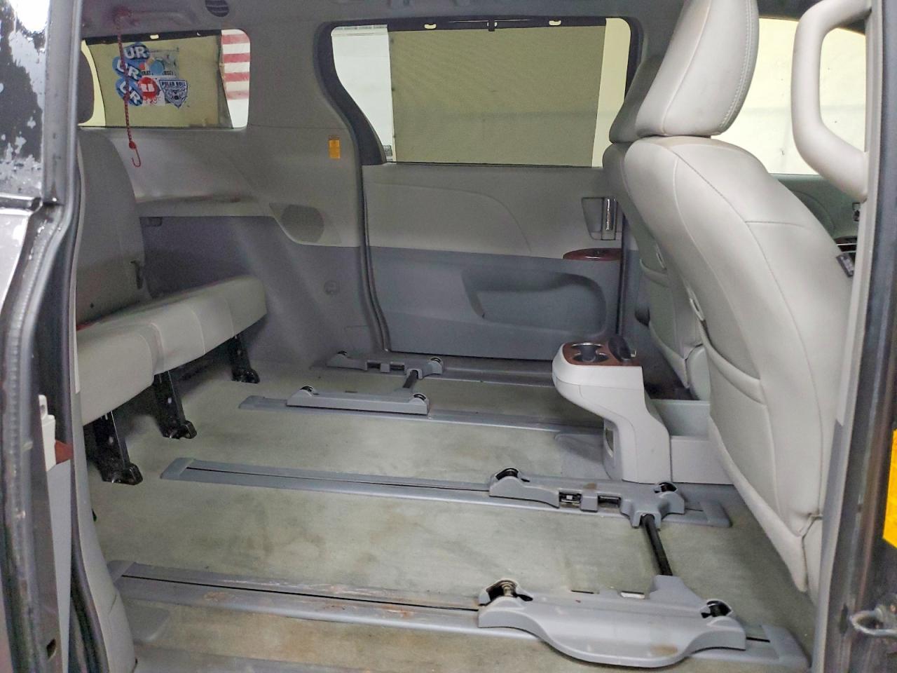 2014 TOYOTA SIENNA