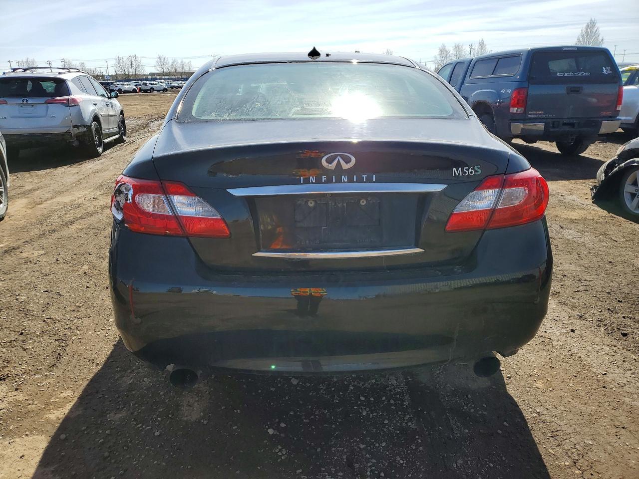 2012 INFINITI M56