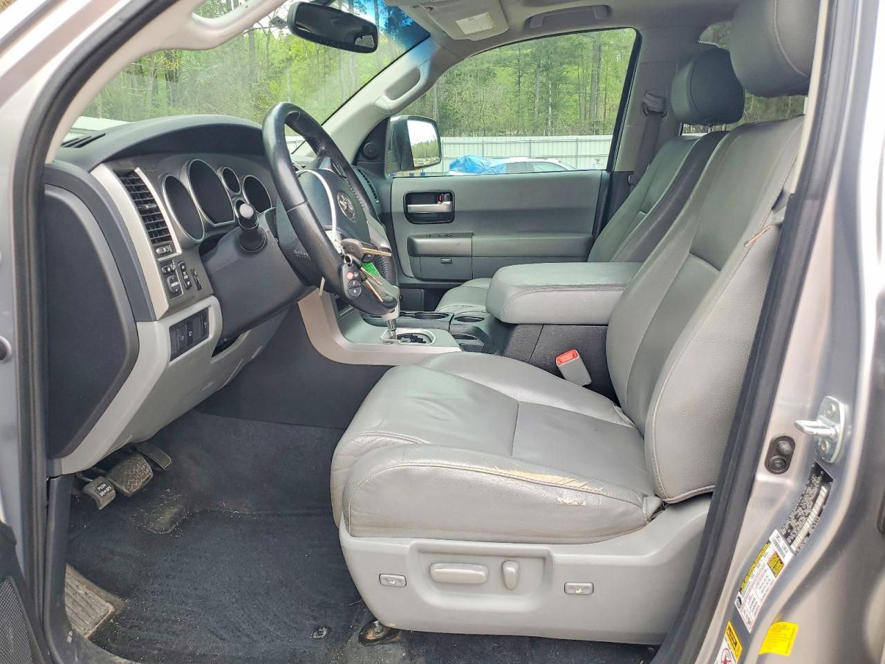 2014 TOYOTA Sequoia