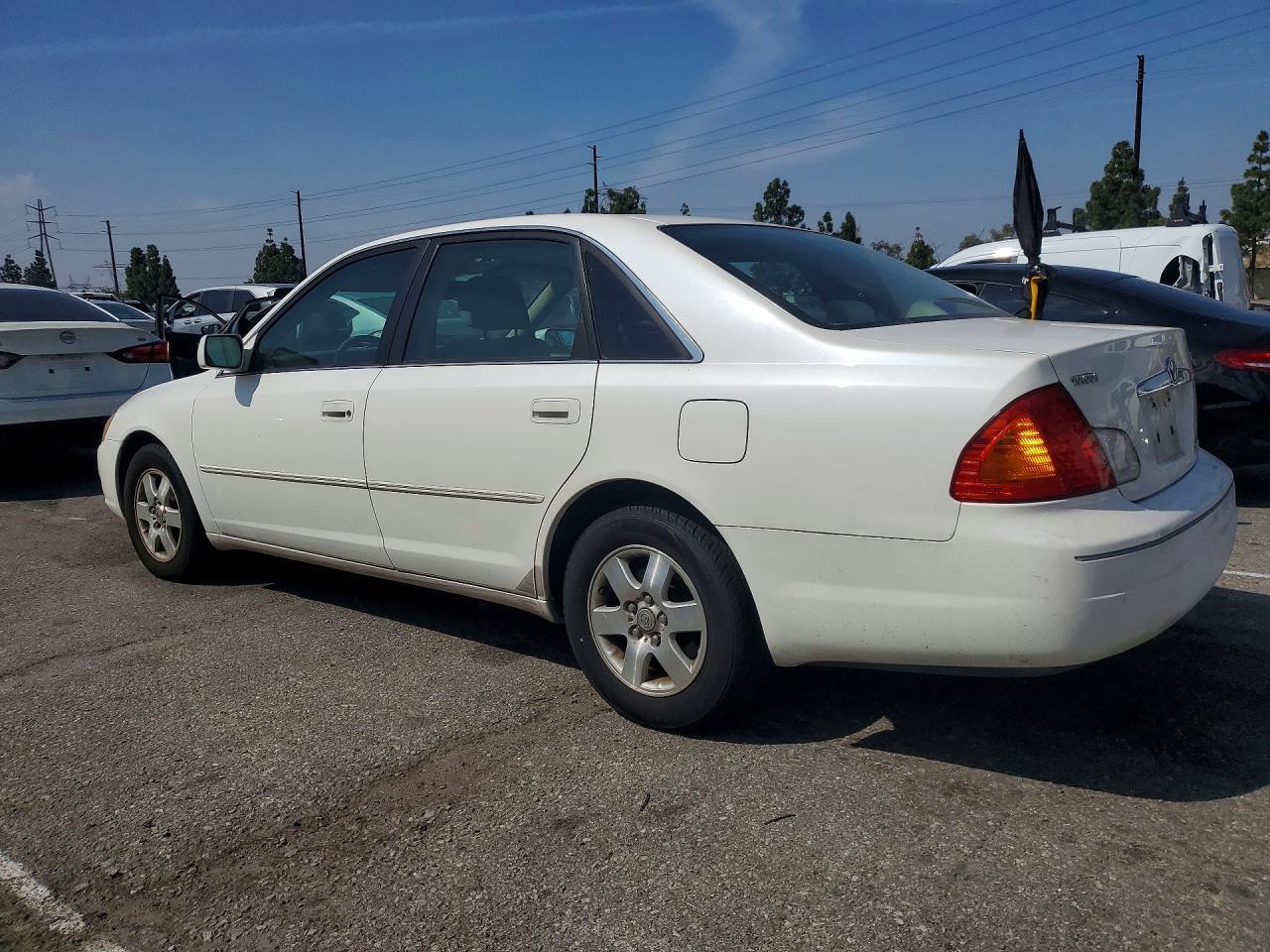 2002 TOYOTA Avalon