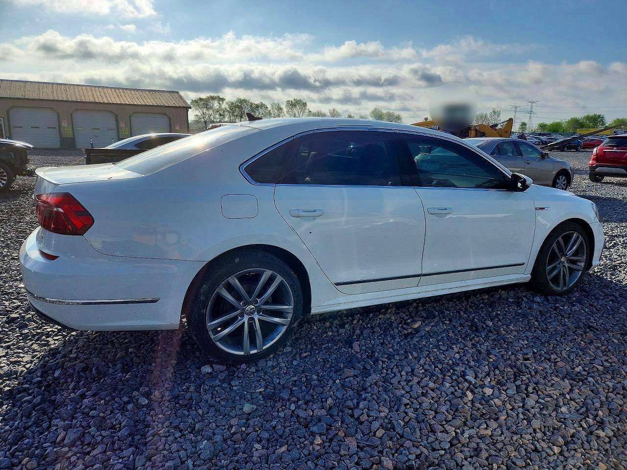 2017 VOLKSWAGEN Passat