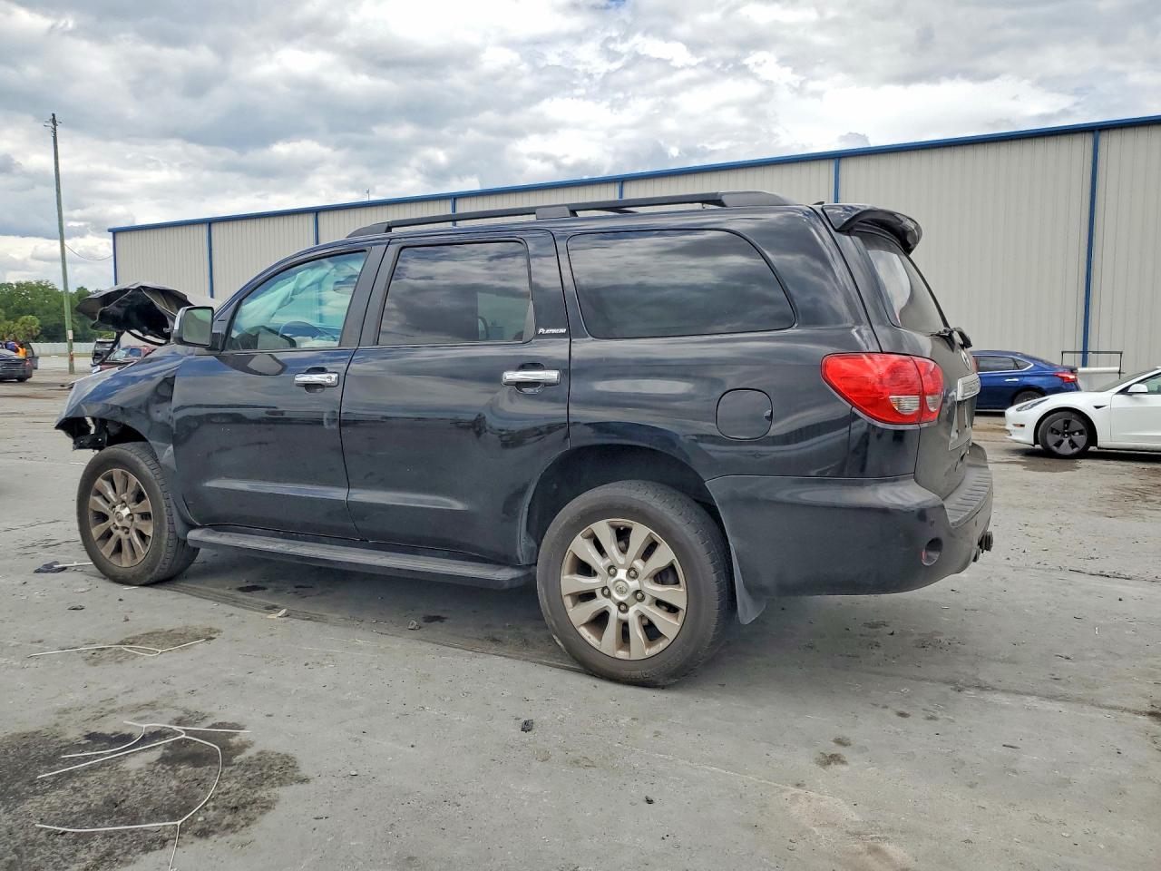 2016 TOYOTA Sequoia