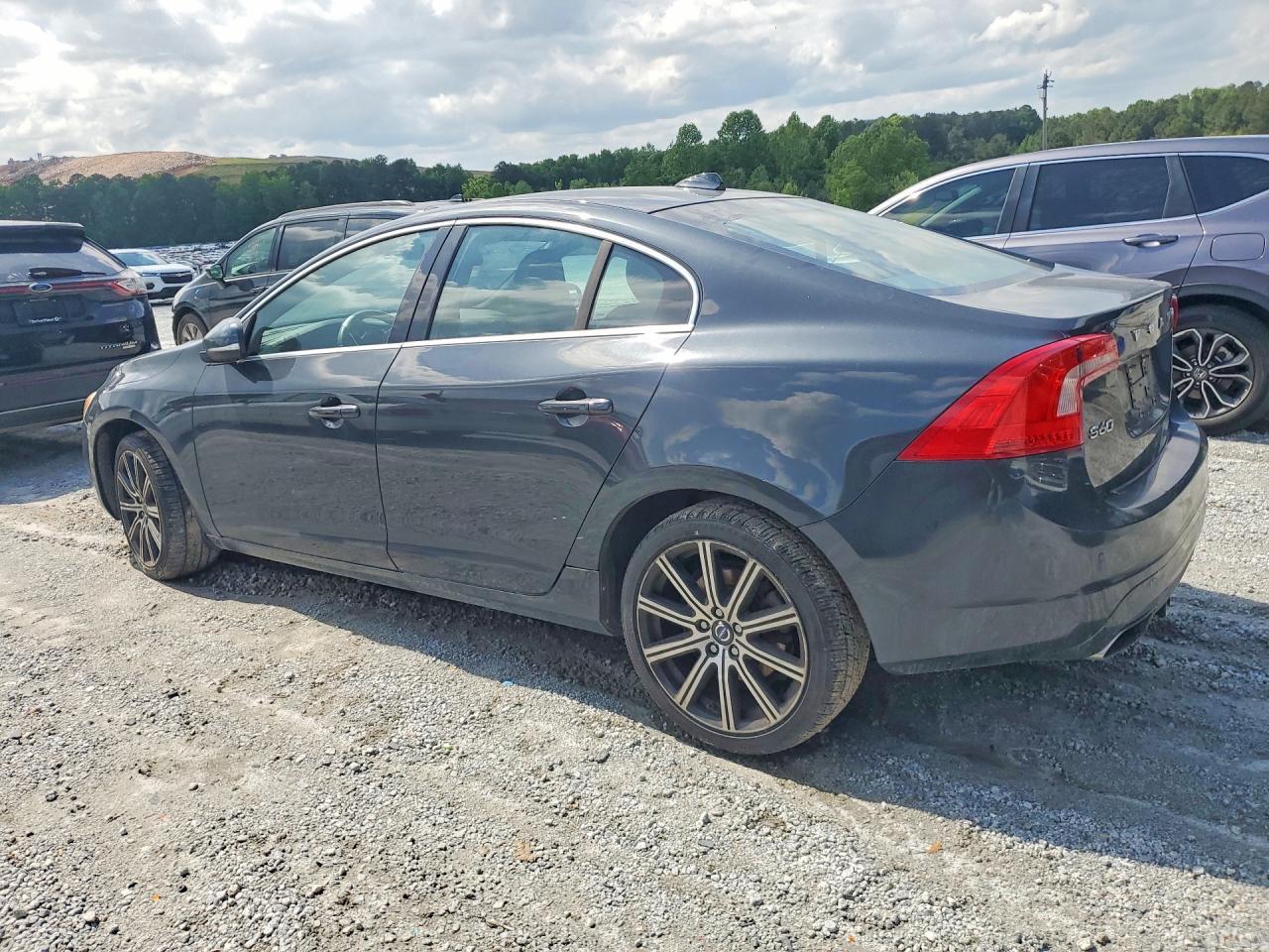 2015 VOLVO S60