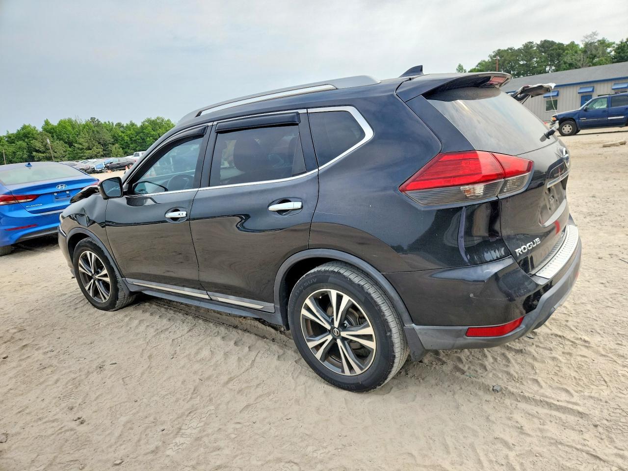 2017 NISSAN ROGUE